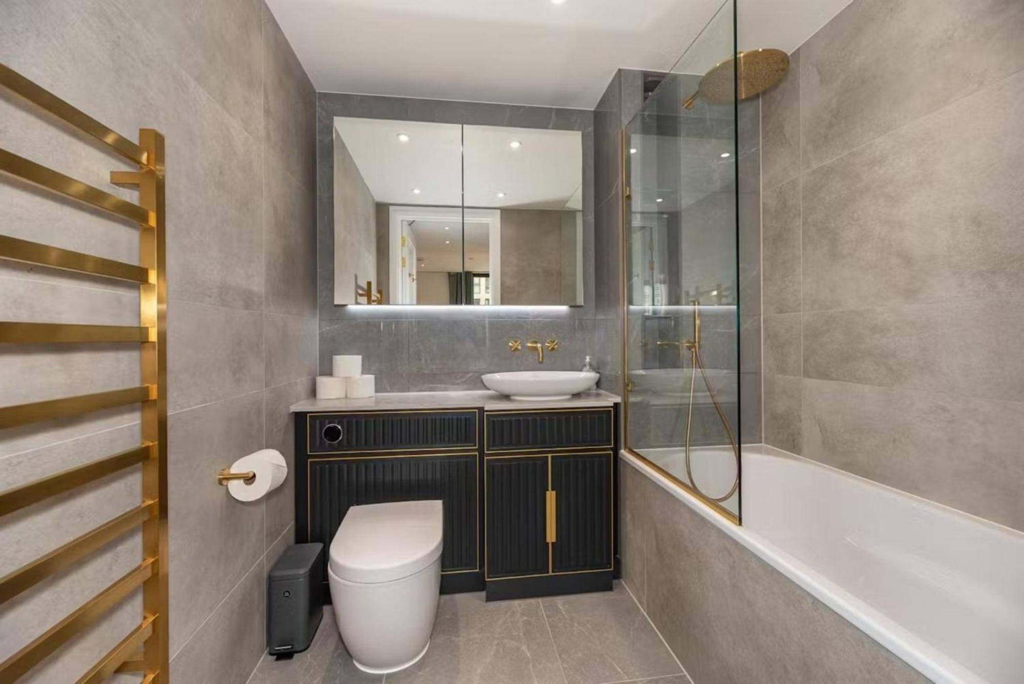 Bright 4 Bed Living *