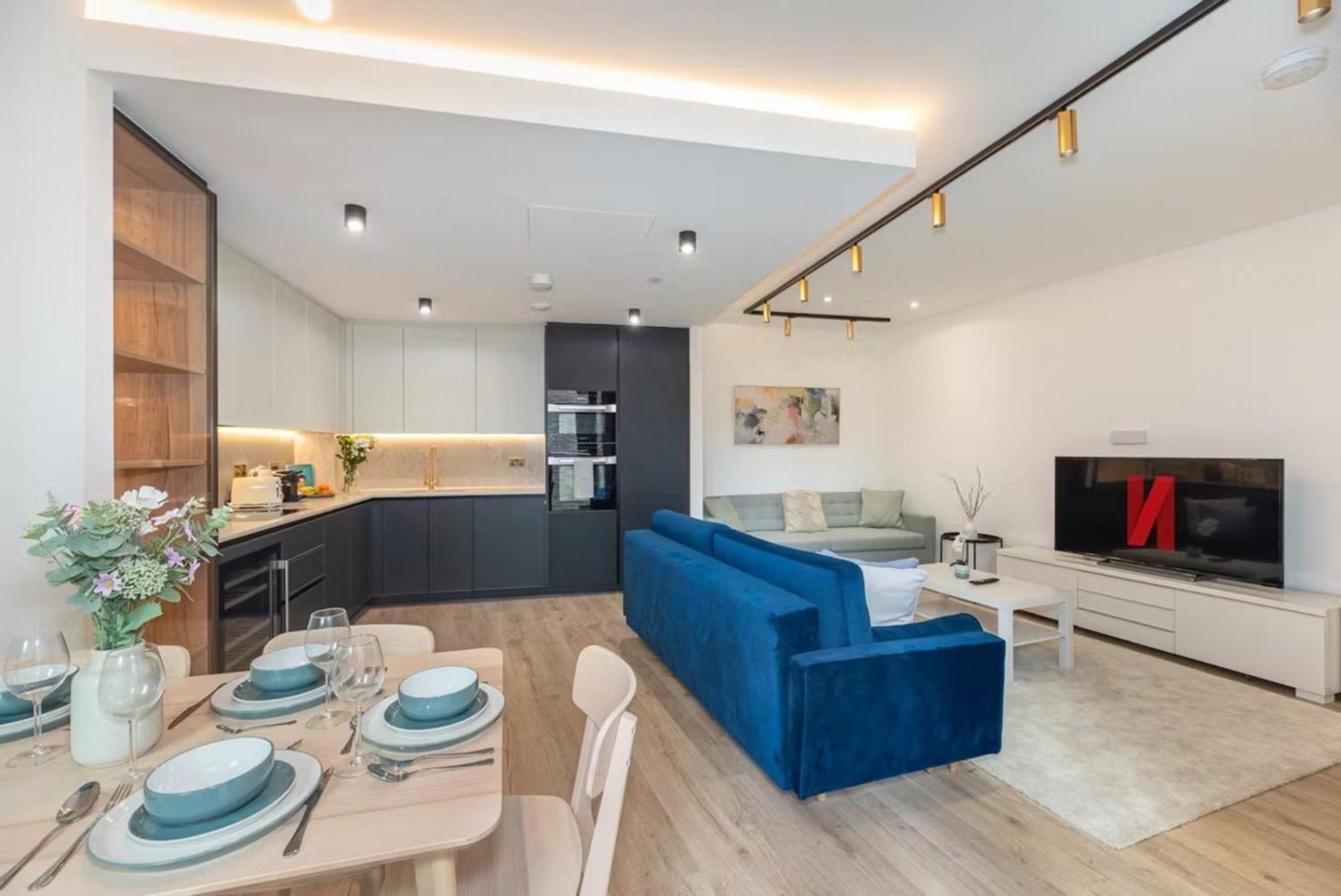 Bright 4 Bed Living Appartement *